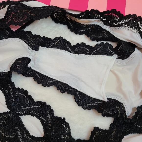 VTG Victoria's Secret Silky Nylon Lace Scrunch Bum Cheekini Panty OS One Size - Picture 4 of 6